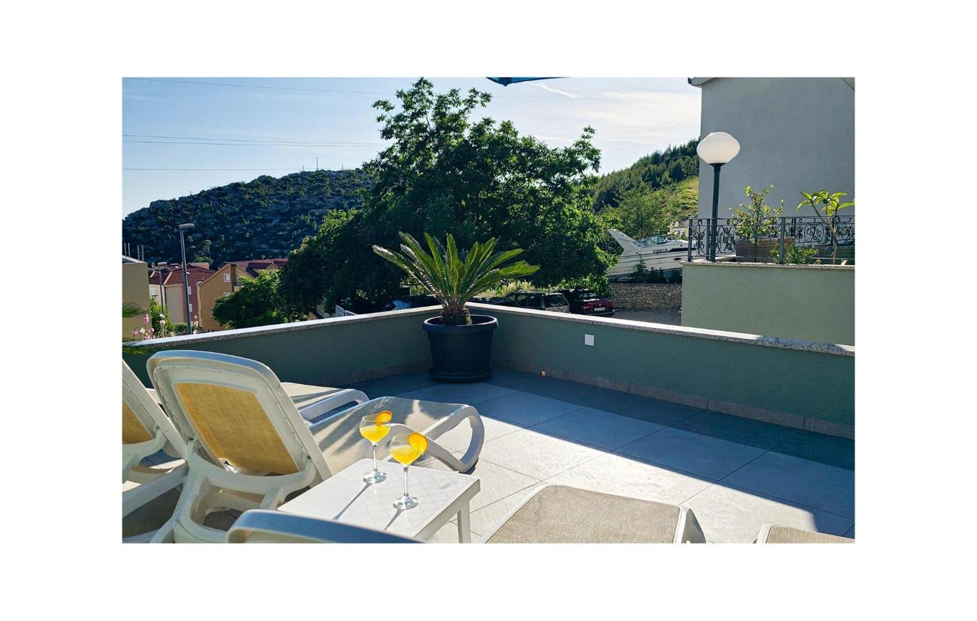 2 Bedroom Beautiful Apartment In Makarska Zewnętrze zdjęcie