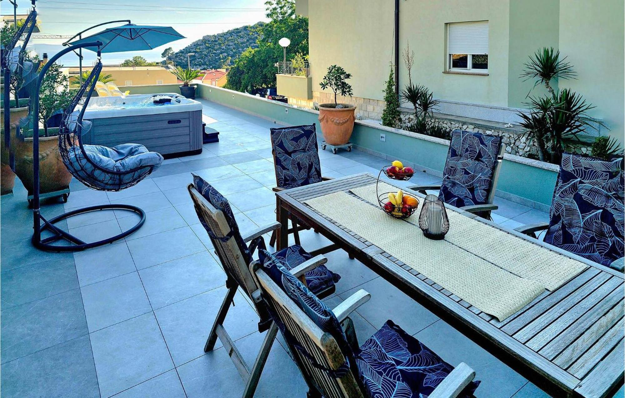 2 Bedroom Beautiful Apartment In Makarska Zewnętrze zdjęcie